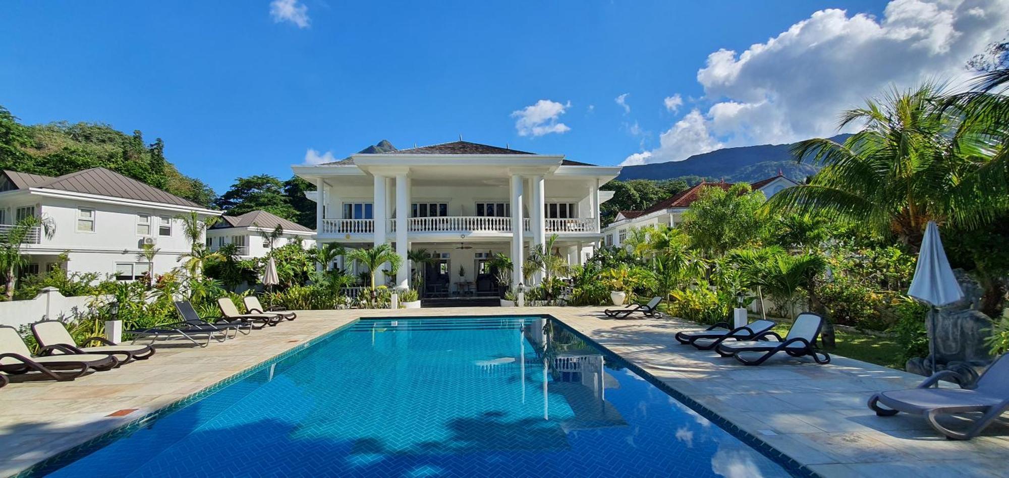 Villa Blanc - Chateau Elysium โบวาลง ภายนอก รูปภาพ
